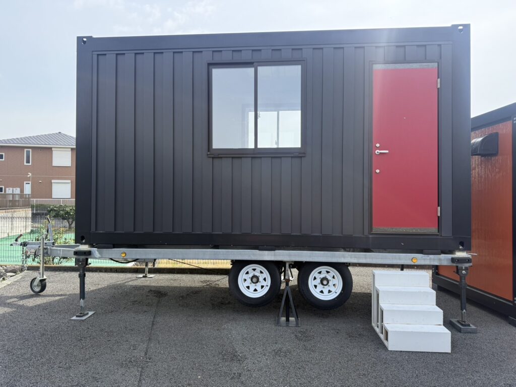 【即納3.3坪シャーシ付きコンテナハウス1188
